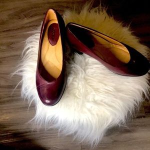 Earth pumps in merlot Sz 6 D